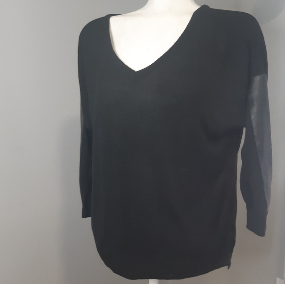2B bebe black vneck faux leather patch sleeved hi/lo sweater size large - Picture 4 of 8